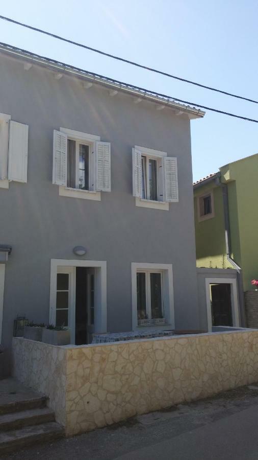 Family House Nerezine Apartment Exterior photo