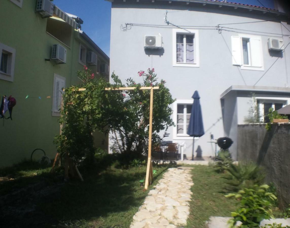 Family House Nerezine Apartment Exterior photo