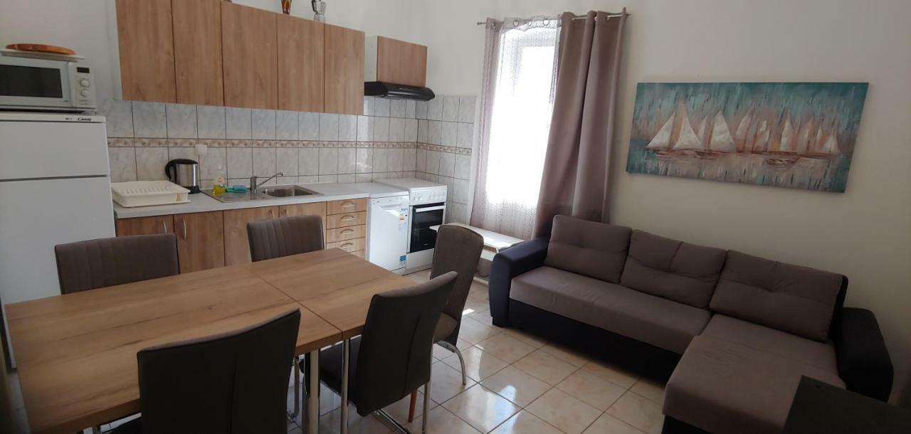 Family House Nerezine Apartment Exterior photo